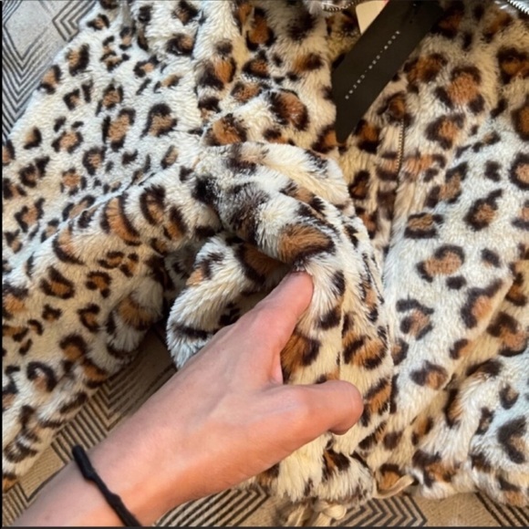 ❄️ VS Pink Leopard Print Sweater - Picture 11 of 11